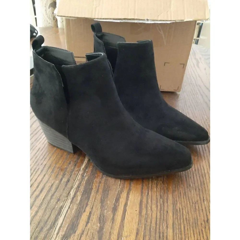 Size 9 Mata Breakaway Black Booties Ankle Boots Pointed Toe Shoes